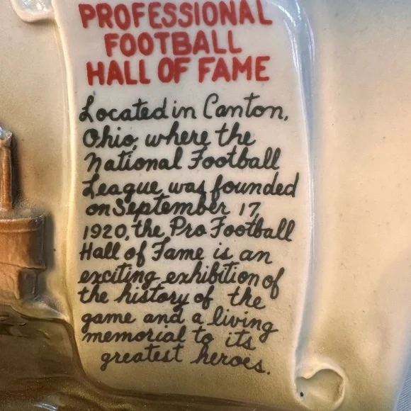 1972 Vintage Jim Beam Whiskey Decanter Depicting The Pro Football Hall of Fame - Picture 4 of 16